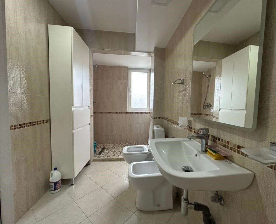 In vendita appartamento 1+1 con camino a Tirana