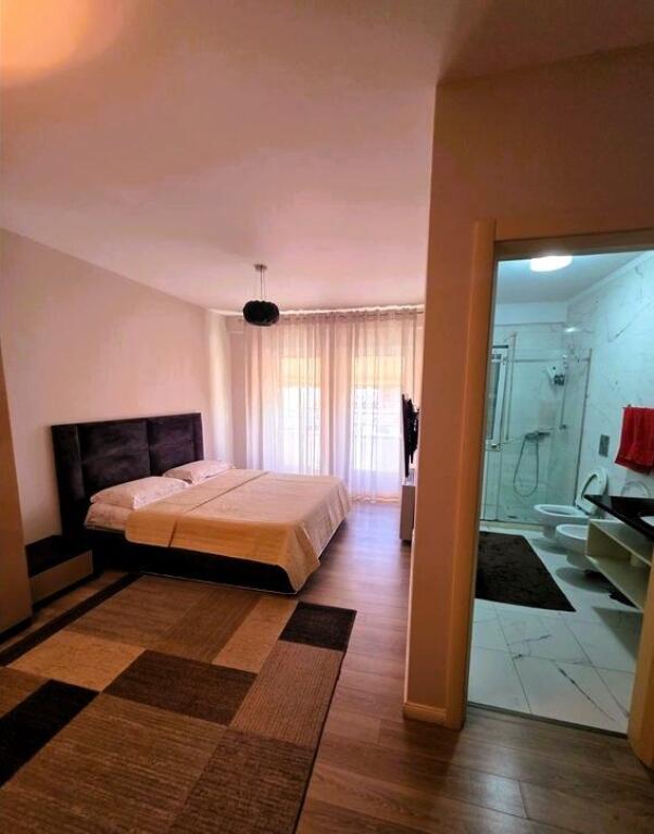 APARTMENT 3+1+2+PARKING SPACE FOR RENT NEAR THE NEW MARKET!