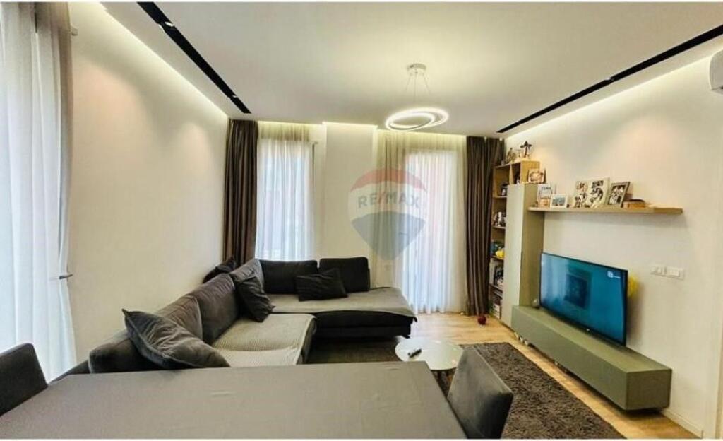 Apartament - Për Shitje - Sheshi Karl Topia, Tiranë (ID: 530361015-279)