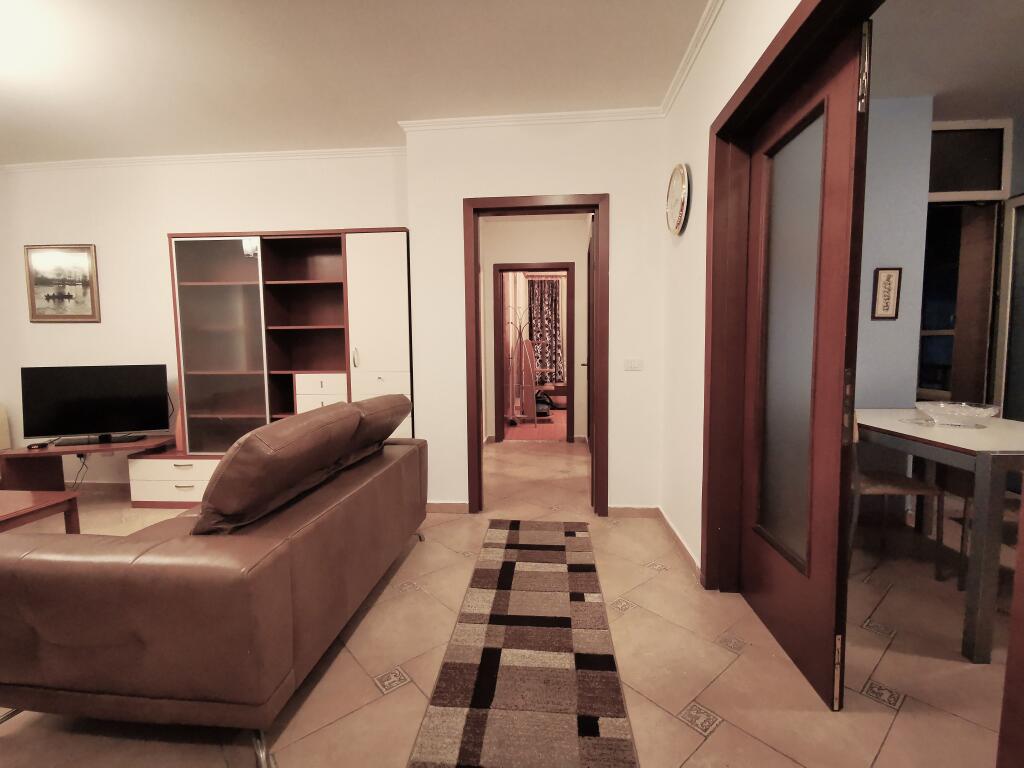Apartament 2+1 me Qera, Rruga Elbasanit