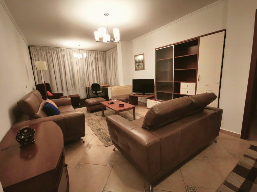 Apartament 2+1 me Qera, Rruga Elbasanit