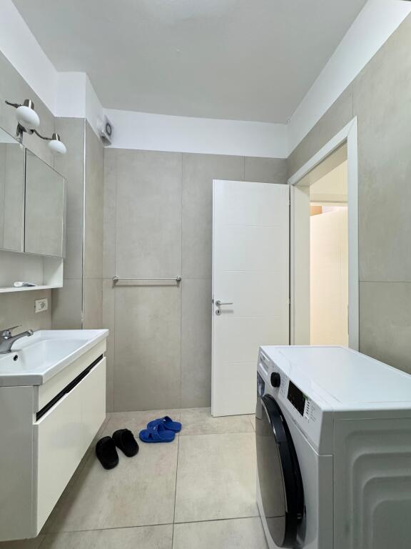 📍 Jepet me qira apartament 1+1 – Tregu Industrial, Durrës