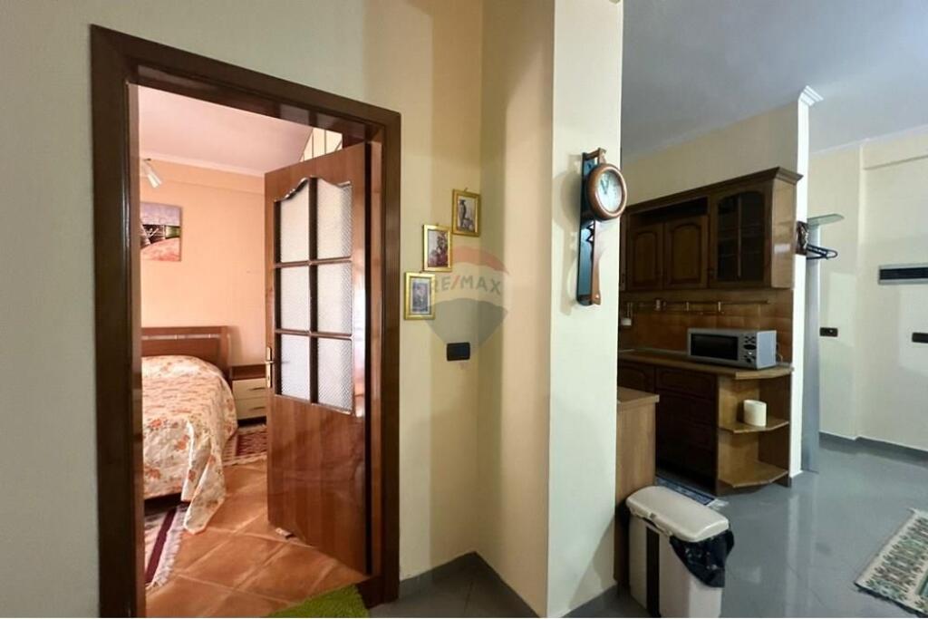 Apartament - Për Qira - Brryli