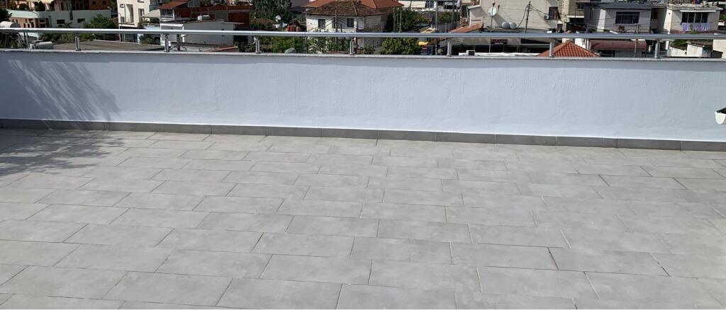 Jepet me qera 2+1, 400 euro, vile private tek rrethrrotullimi i shkozes