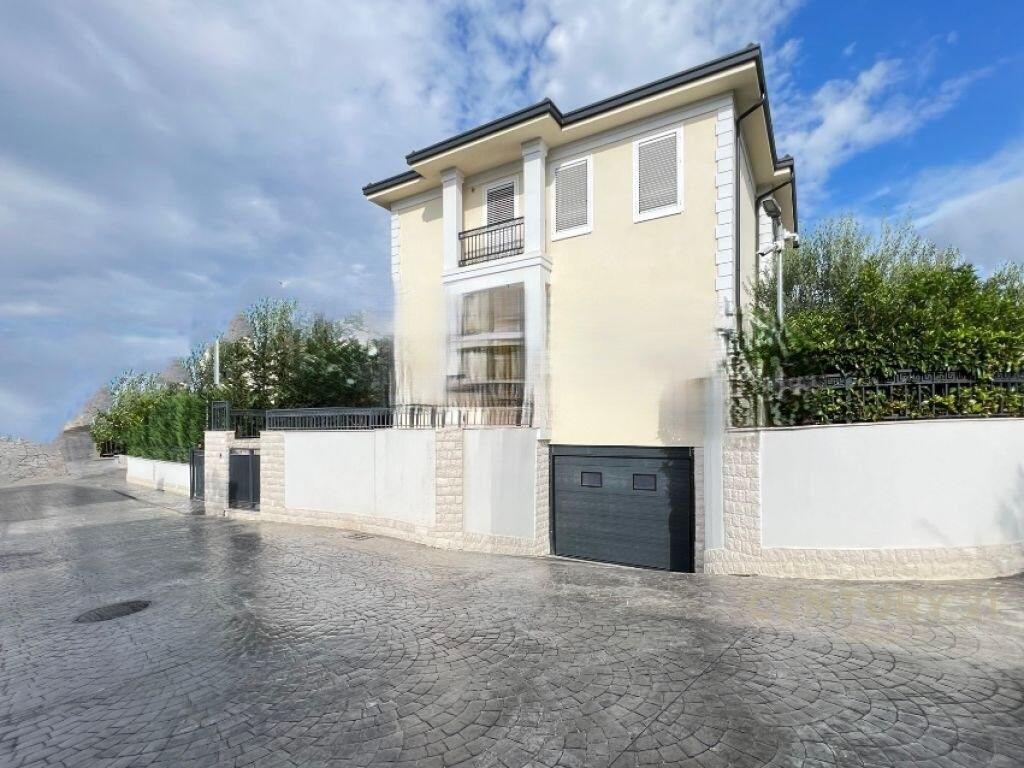 RENT, PREMIUM INDIVIDUAL VILLA with YARD, DRY LAKE‼️