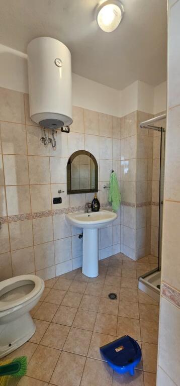 FOR RENT – 2+1+2 with veranda 200 m², Beach “Te Tocaku”, Durrës 🏖️🏢