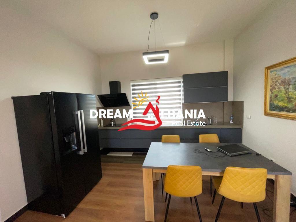 Villa di 3 piani in affitto vicino al Lago Artificiale, vicino alla Guardia, Tirana (ID 4251257 )