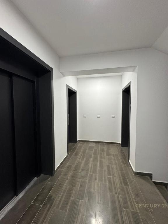 Apartament 3+1+2 tek Rruga e Kavajes.