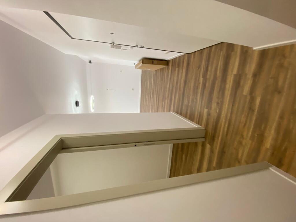 2+1, empty only with false ceiling, 800 euros, near the red school