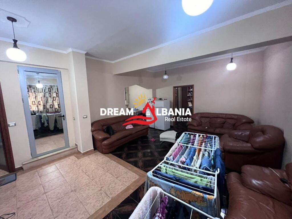 Shitet Vile 4-Kateshe Brenda Unazes, ne Afersi te Rruges Bardhyl ne Tirane (ID 4151170)