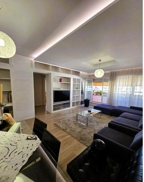 APARTMENT 3+1+2+PARKING SPACE FOR RENT NEAR THE NEW MARKET!