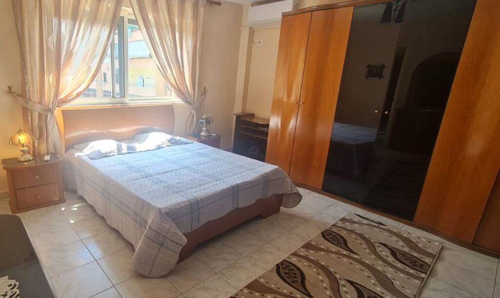 Appartamento 3+1 in affitto, Via Dritan Hoxha, vicino all'Università Zoja e Keshillit te Mire, Palazzi di Arabit  Prezzo: 570 euro