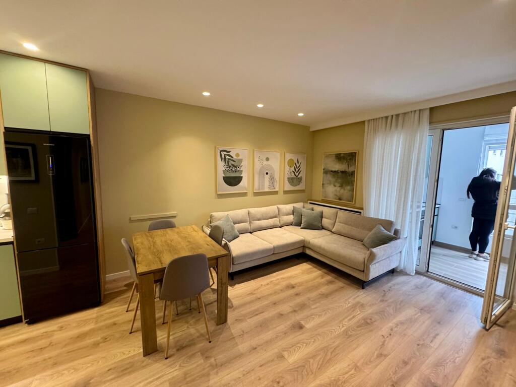 📣 QERA SUPER Apartament 2+1 📍 Rruga e Elbasanit, Prane Fakultetit Ekonomik ✨