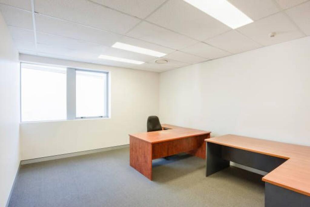 UFFICIO IN AFFITTO VICINO AL TRIBUNALE DI TIRANA 550 EURO