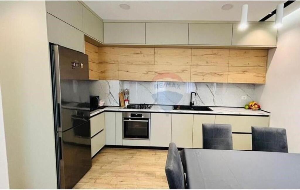 Apartament - Për Shitje - Sheshi Karl Topia, Tiranë (ID: 530361015-279)