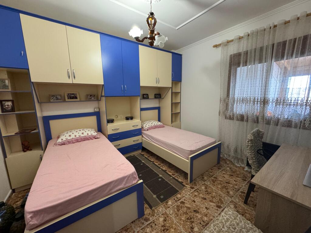 Shitet Apartament 2+1+2 Okazion 1100Euro/m2