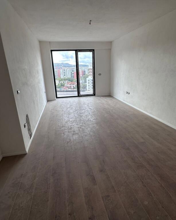 APARTAMENT 2+1 NË SHITJE – FUSHA E AVIACIONIT