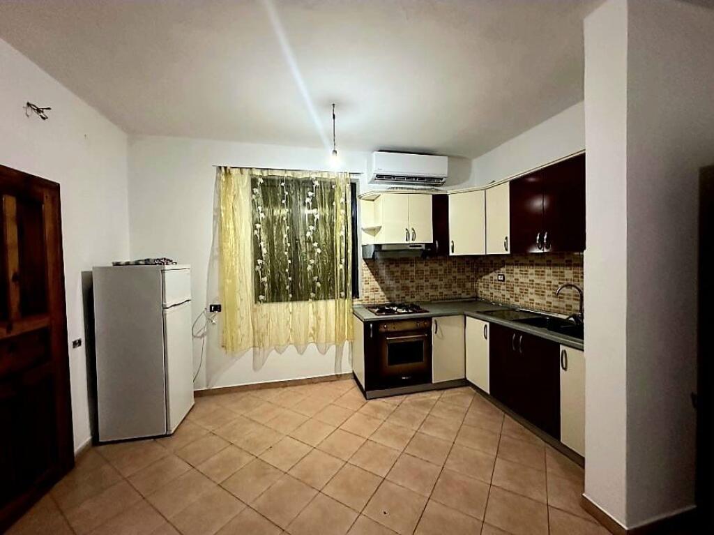 Jepet Me Qera Apartament 1+1+1 Ballkon