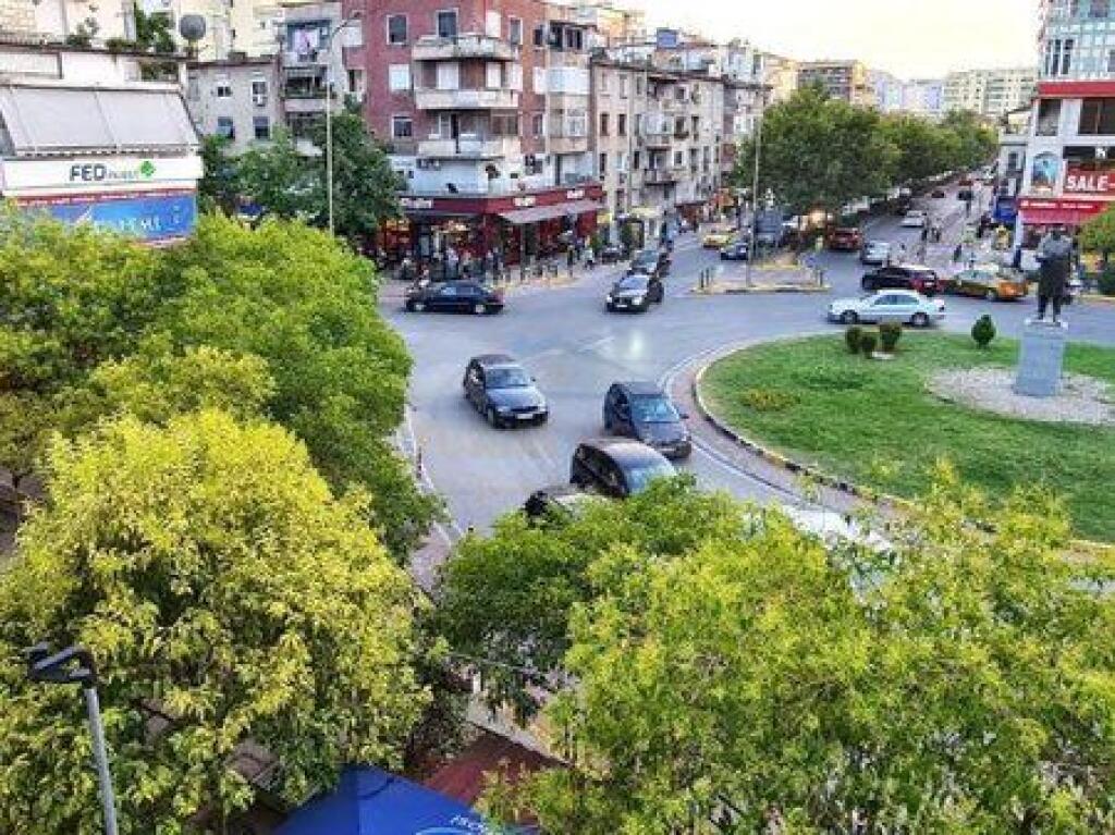 Shitet, Apartament 2+1, Sheshi Wilson, Tiranë.