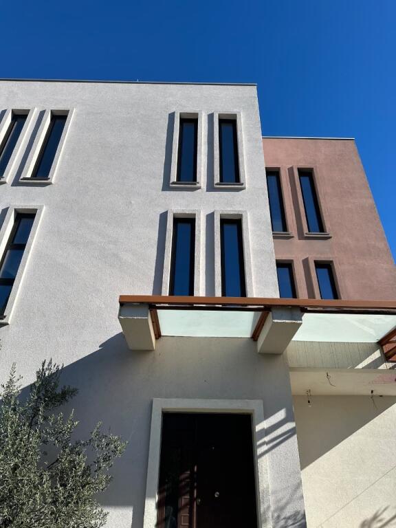 🏡 Shitet Vilë 4-Katëshe në Rezidencën Akacia Hills!