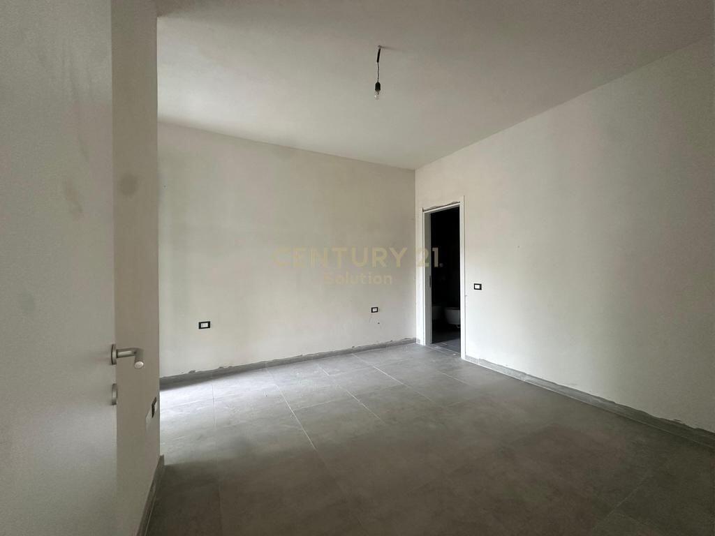 APARTAMENT 2+1+2+ PARKING OPSIONAL PRANE SPITALIT TE KAFSHEVE!