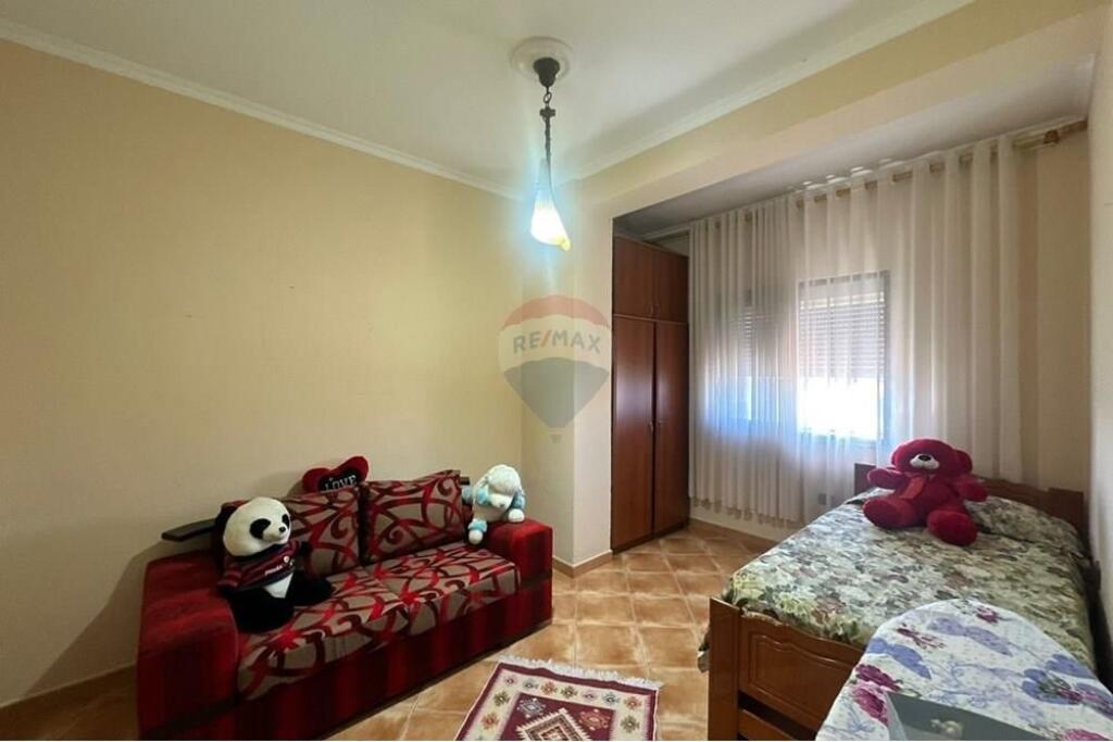 Apartament 2+1 për qira Pranë shkollës Niket Dardani