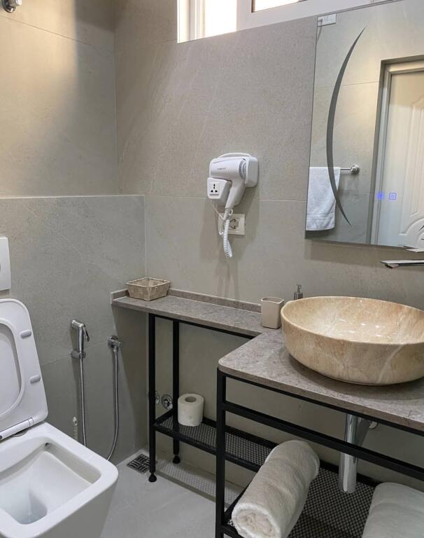 HOTEL FOR RENT BEACH DURRES 84,000 THOUSAND EURO YEAR