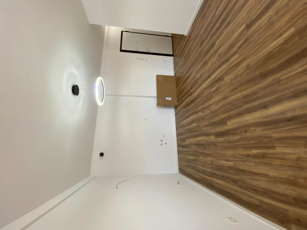 2+1, empty only with false ceiling, 800 euros, near the red school