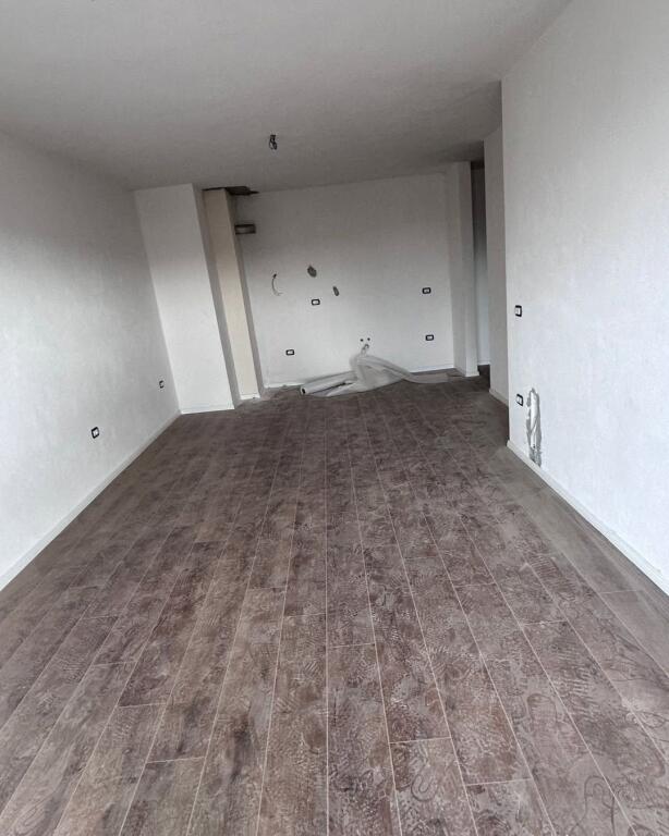 APARTAMENT 2+1 NË SHITJE – FUSHA E AVIACIONIT