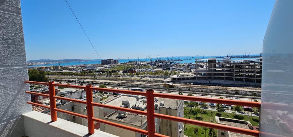 APARTAMENT NE SHITJE 1+1 ( 2 BALLKONE/PAMJE NGA DETI) - STACIONI I TRENIT,DURRES