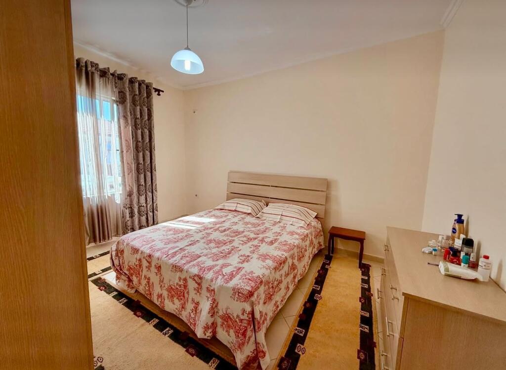 Jepet me qira 1+1+🅿️Parkim prane Mullirit tek rruga E Durresit