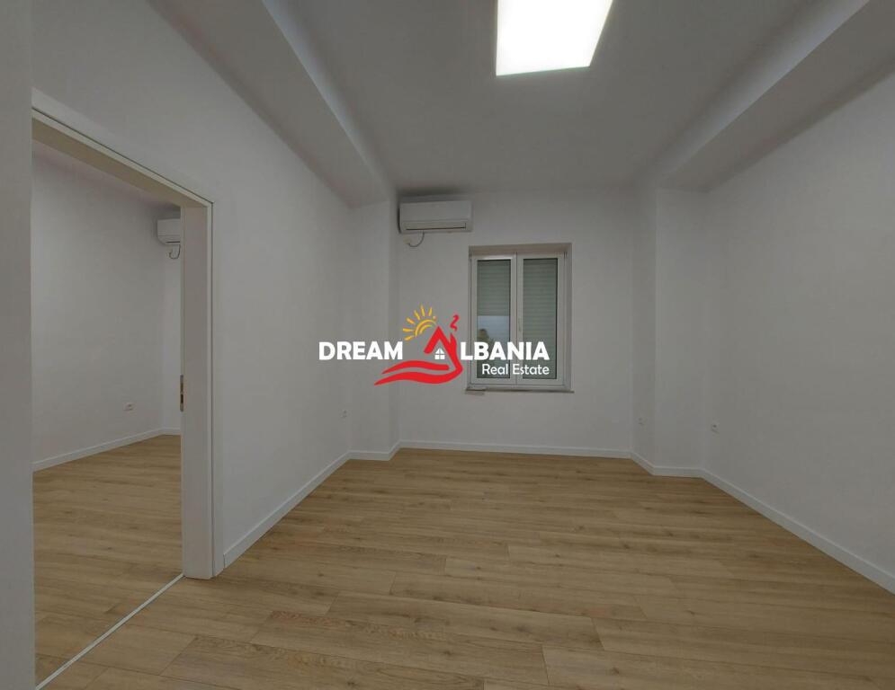 Ufficio 3+1 in affitto a Shallvaret, vicino alla Corte Suprema (ID 4261806)