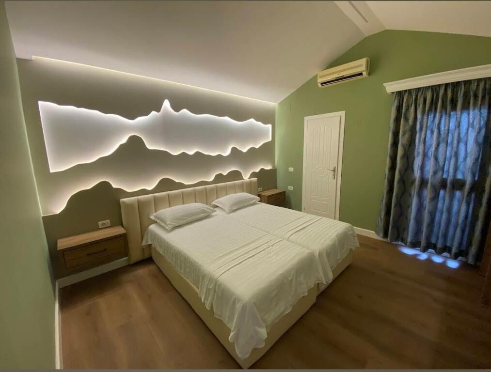 HOTEL FOR RENT BEACH DURRES 84,000 THOUSAND EURO YEAR