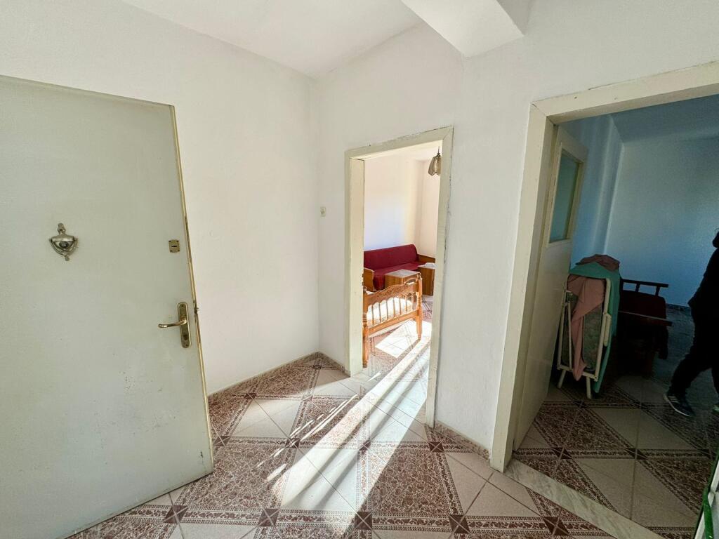 Shitet 2+1 afer stadiumit Kavaje