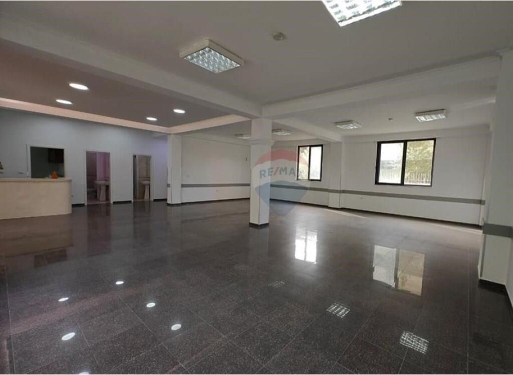 AFFITTO, AMBIENTE COMMERCIALE, VETRINA, TIRANA