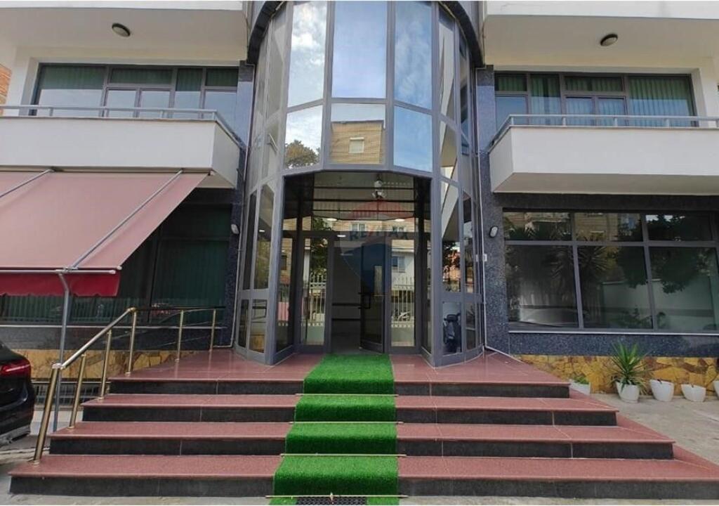 AFFITTO, AMBIENTE COMMERCIALE, VETRINA, TIRANA