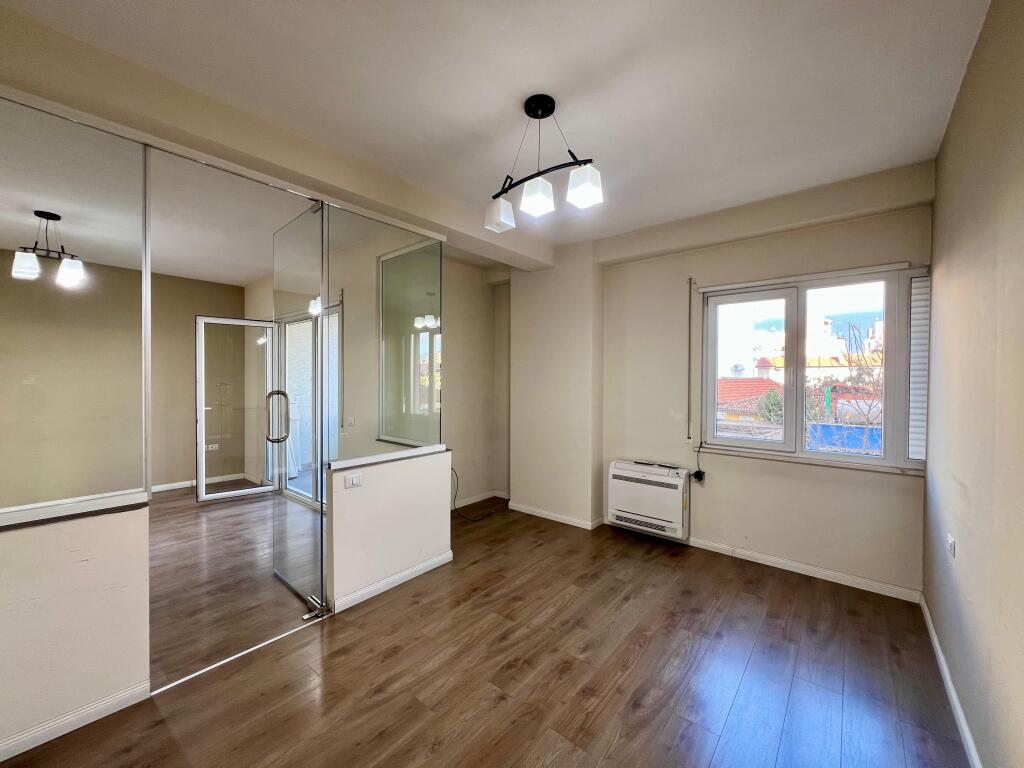 Jepet me qira Apartament 1+1+ Ballkon, “Gjimnazi Partizani”, Tiranë