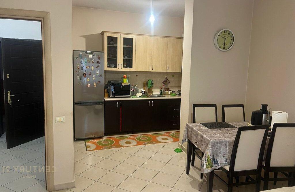 Appartamento 1+1 in vendita vicino agli edifici Çabej Yzberisht.