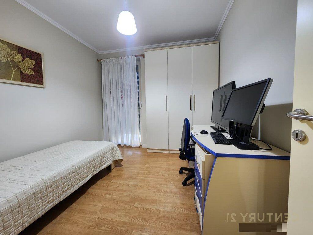 Shitet Apartament 2+1+2, Ish Stacioni i Trenit