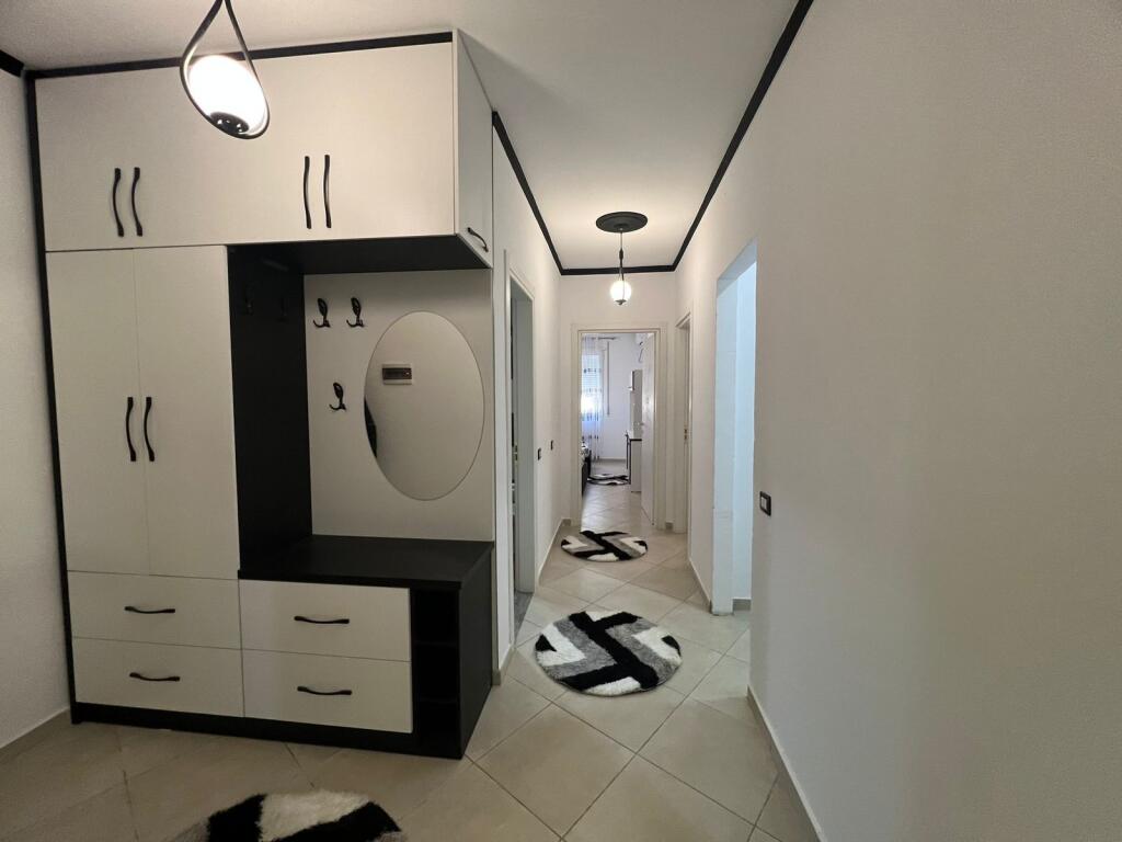 Apartament 2+1+2 per Qera prane Radisson