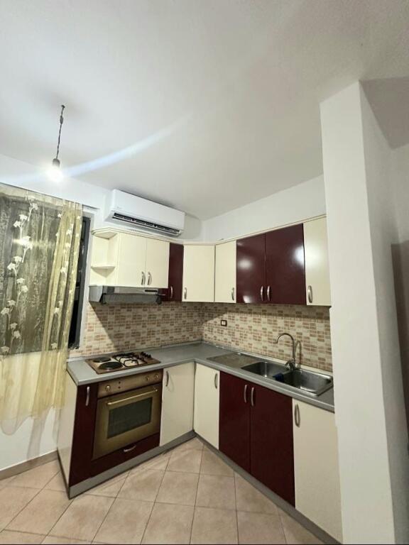 Jepet Me Qera Apartament 1+1+1 Ballkon