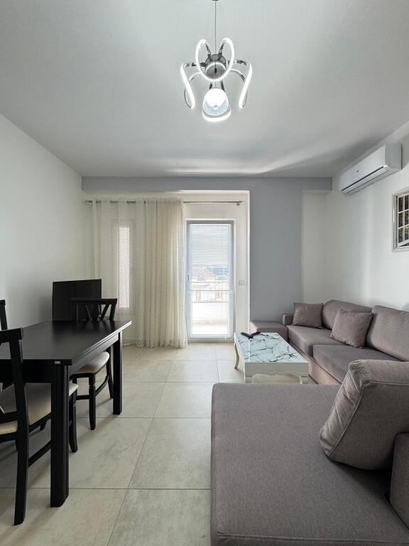 📍 Jepet me qira apartament 1+1 – Tregu Industrial, Durrës