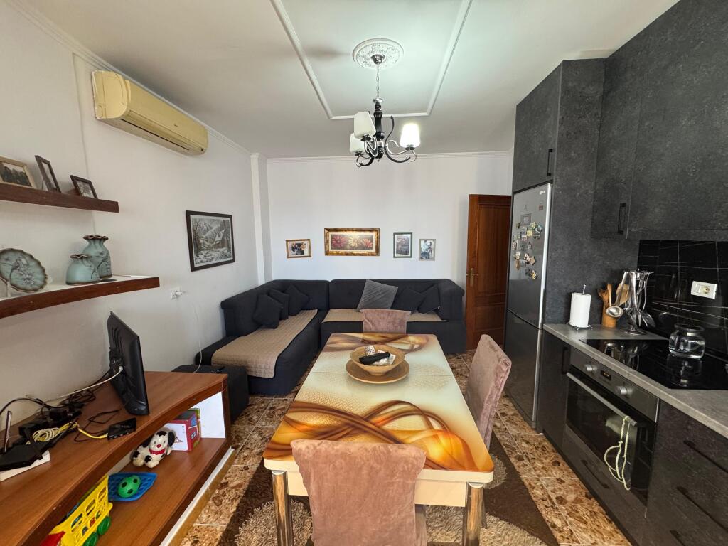 Shitet Apartament 2+1+2 Okazion 1100Euro/m2