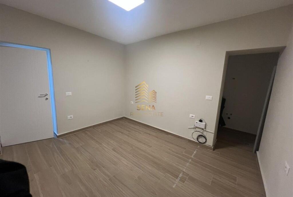 Affitto, Locale Commerciale, Bllok, 600 Euro/mese