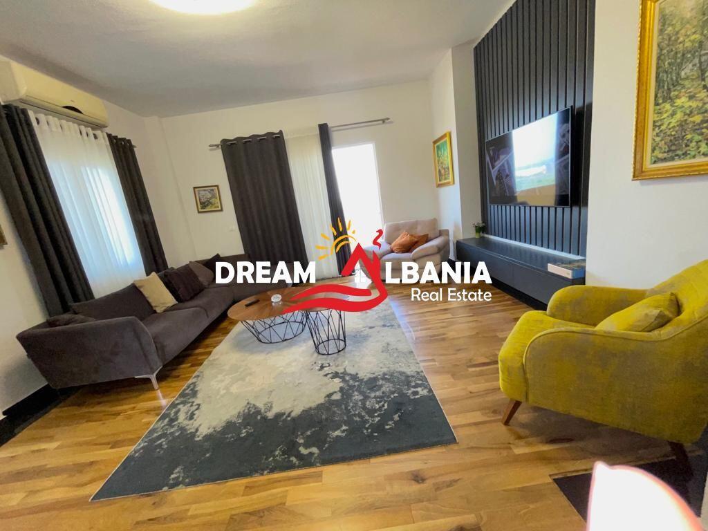 Villa di 3 piani in affitto vicino al Lago Artificiale, vicino alla Guardia, Tirana (ID 4251257 )