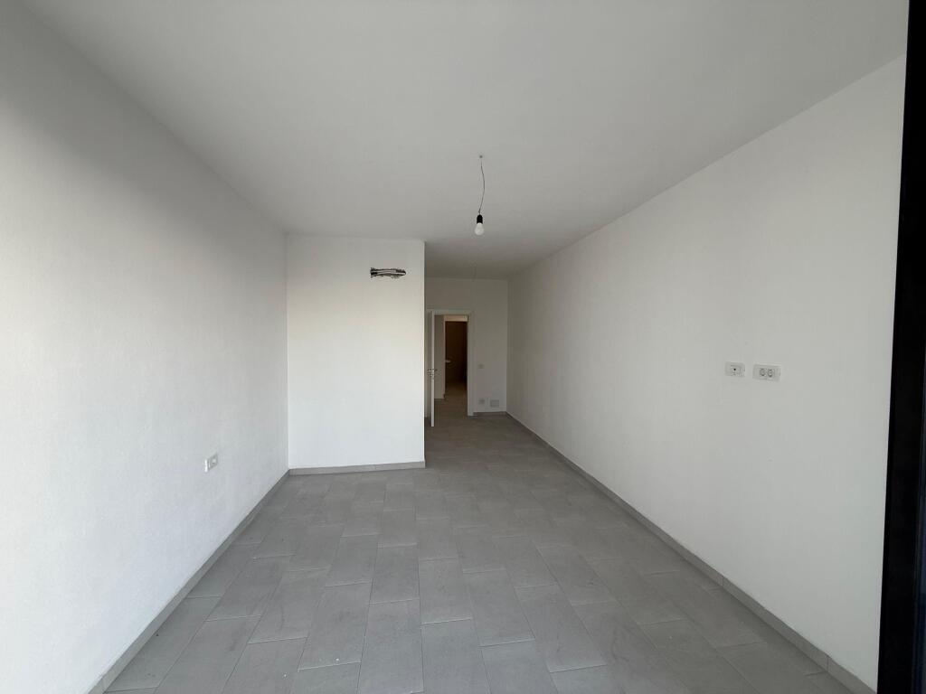 🏢 Office for Rent – Golden Tower, Mine Peza 📐 152 m² total area 💼 3 spacious workspaces 🚻 2 toilets 🚗 Parking space included