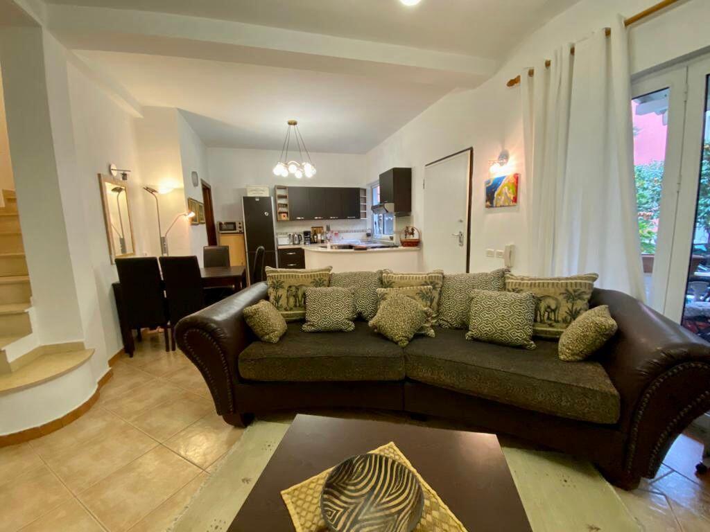 📣 AFFITTO Appartamento Duplex 4+1+2 📍 21-Dhjetori, Vicino Hotel Mondialit ✨  