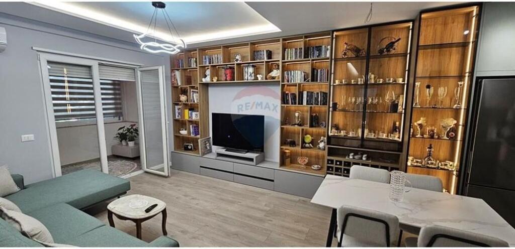 Appartamento - In Vendita - Via Ali Demi, Tirana