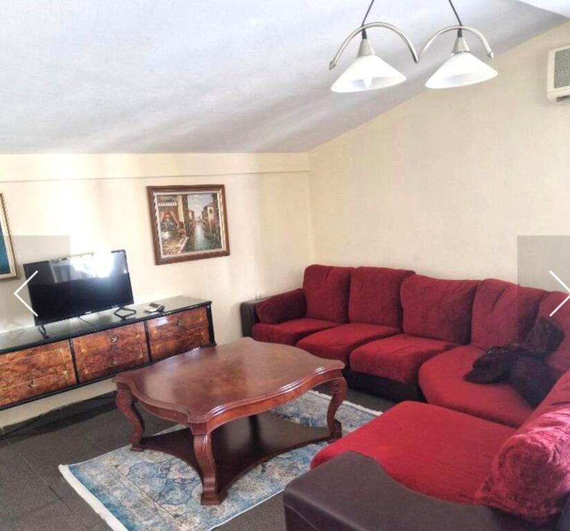 JEPET ME QERA HYRJE 2+1 NE RRUGEN BESA 10 MINUTA NGA SHESHI SKENDERBEJ, QENDRA E TIRANES.