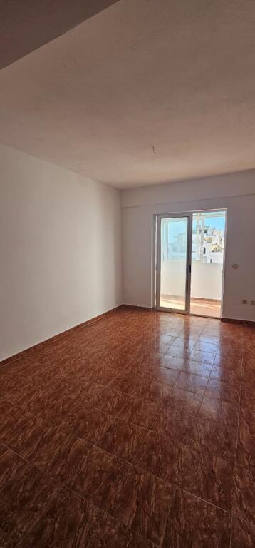 APARTAMENT 1+1 ME QERA PLAZH DURRES